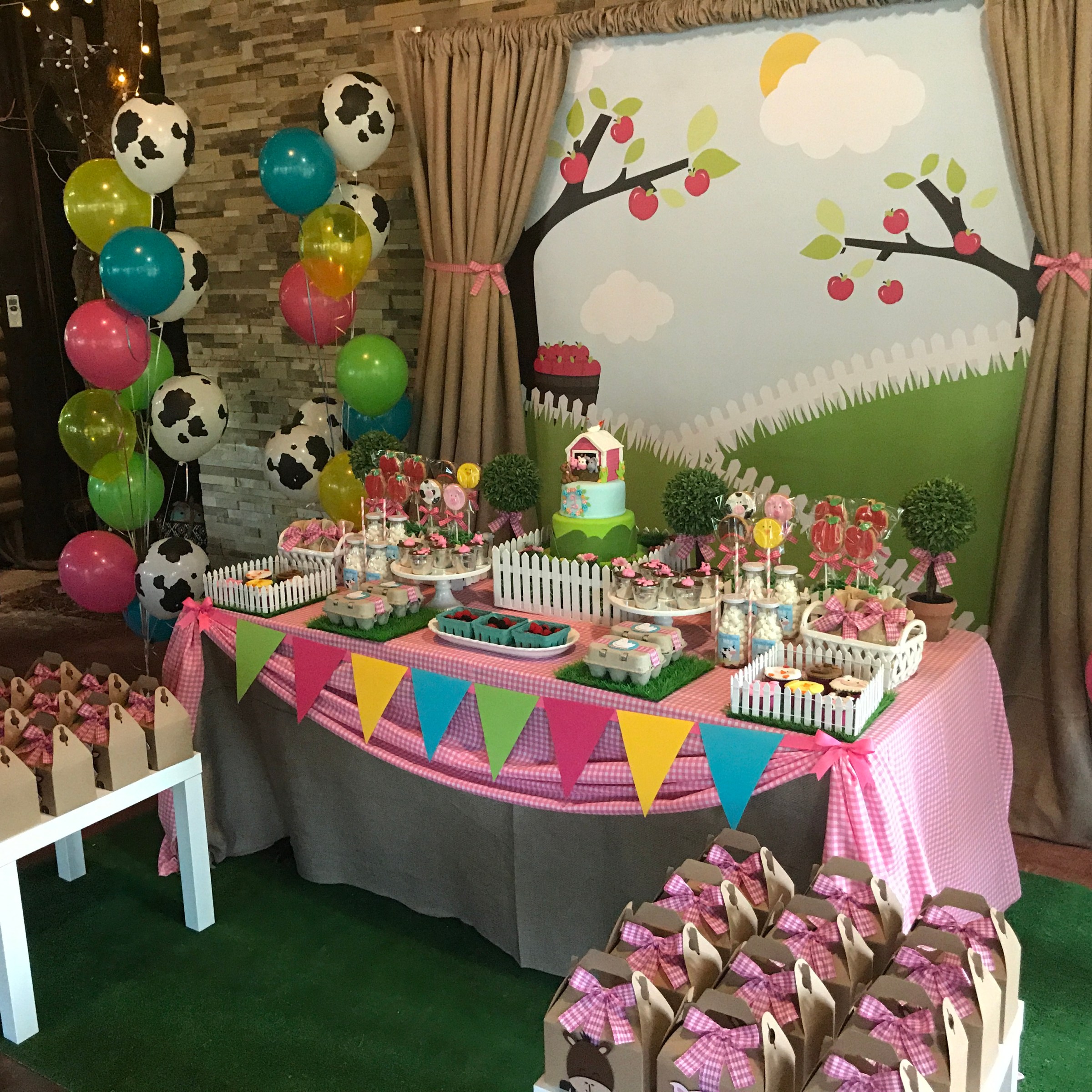 Birthday party table